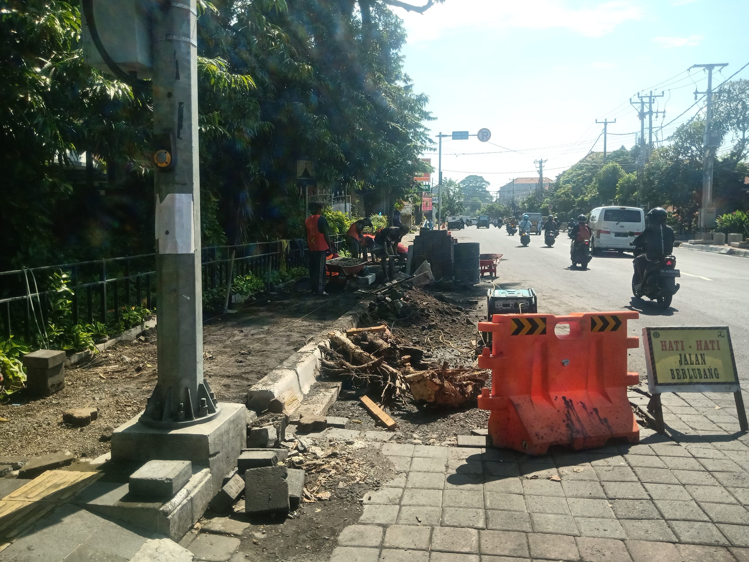 PT Kresna Putra Karya Pastikan Proyek Pembangunan Jalan dan Drainase di  Jalan Surapati Denpasar Minggu ini Dapat Diselesaikan Sesuai  Spesifikasi Yang Ditentukan.