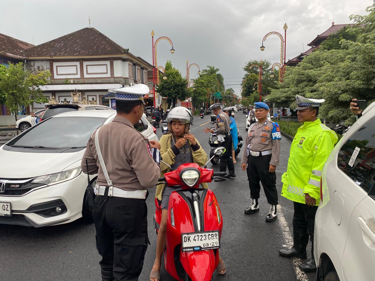 Operasi Keselamatan Agung 2025, Polres Gianyar Ajak Masyarakat Tertib Berlalu Lintas.