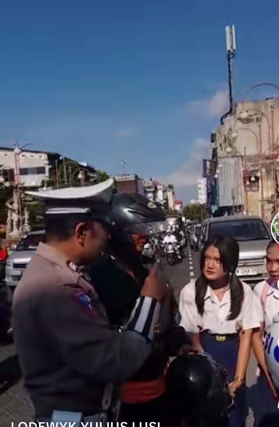 Lalu Lintas, Jajaran Satlantas Poltabes Denpasar Terapkan Pendekatan Humanis Kepada Masyarakat.