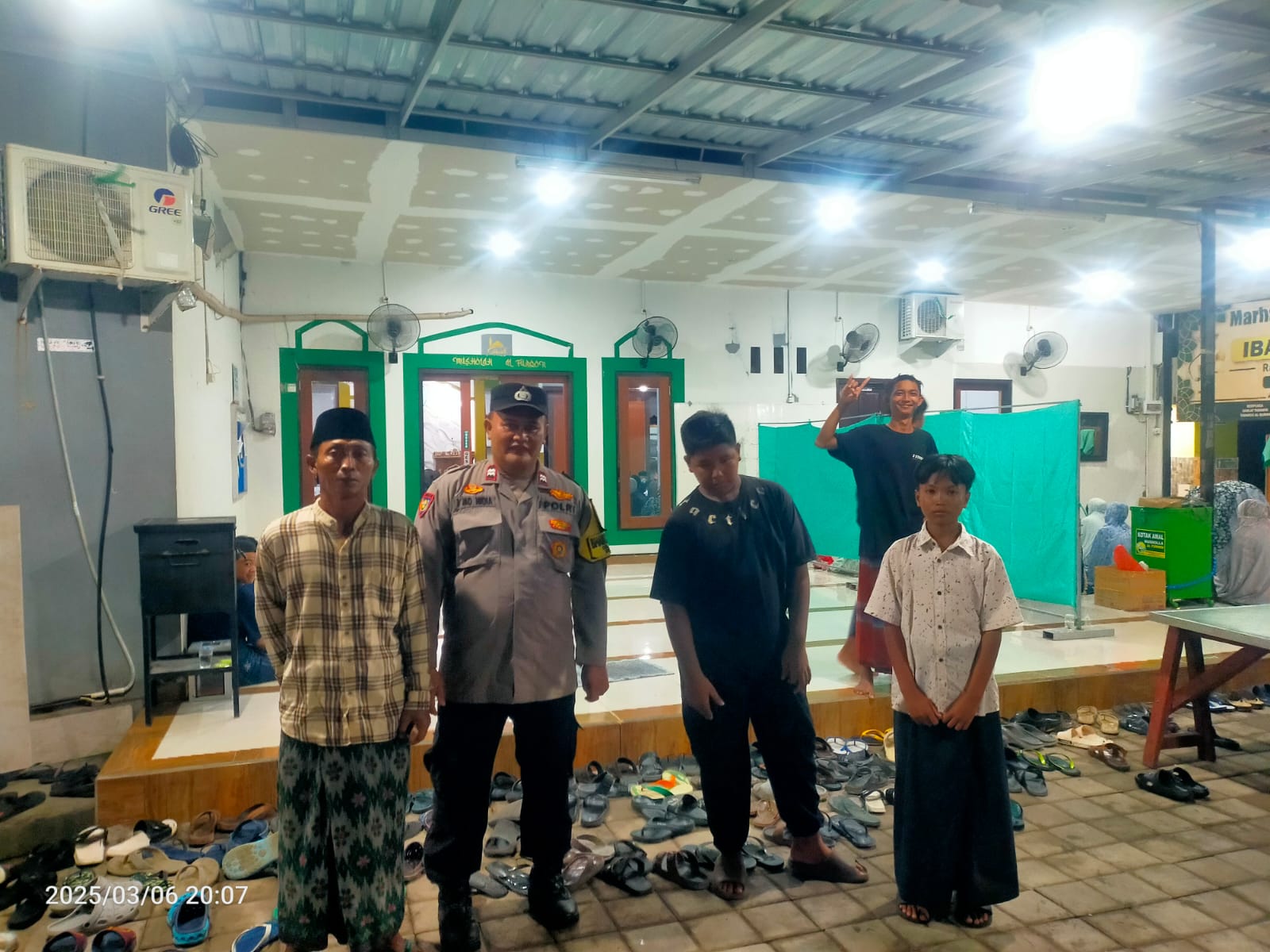 Sholat Tarawih di Musholla Al Furqon Berlangsung Aman.