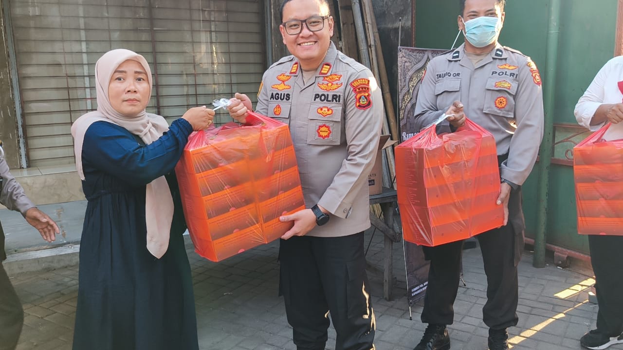 Kapolsek Kuta Gelar Kegiatan Pembagian Takjil dan Buka Puasa Bersama di Masjid Ar-Rahmat.