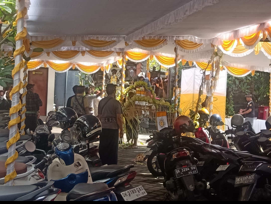 Jelang Piodalan Purnama Kadasa, Jajaran Kantor Pertanahan Kota Denpasar Gelar Kegiatan Ngayah Penuh Kebersamaan.