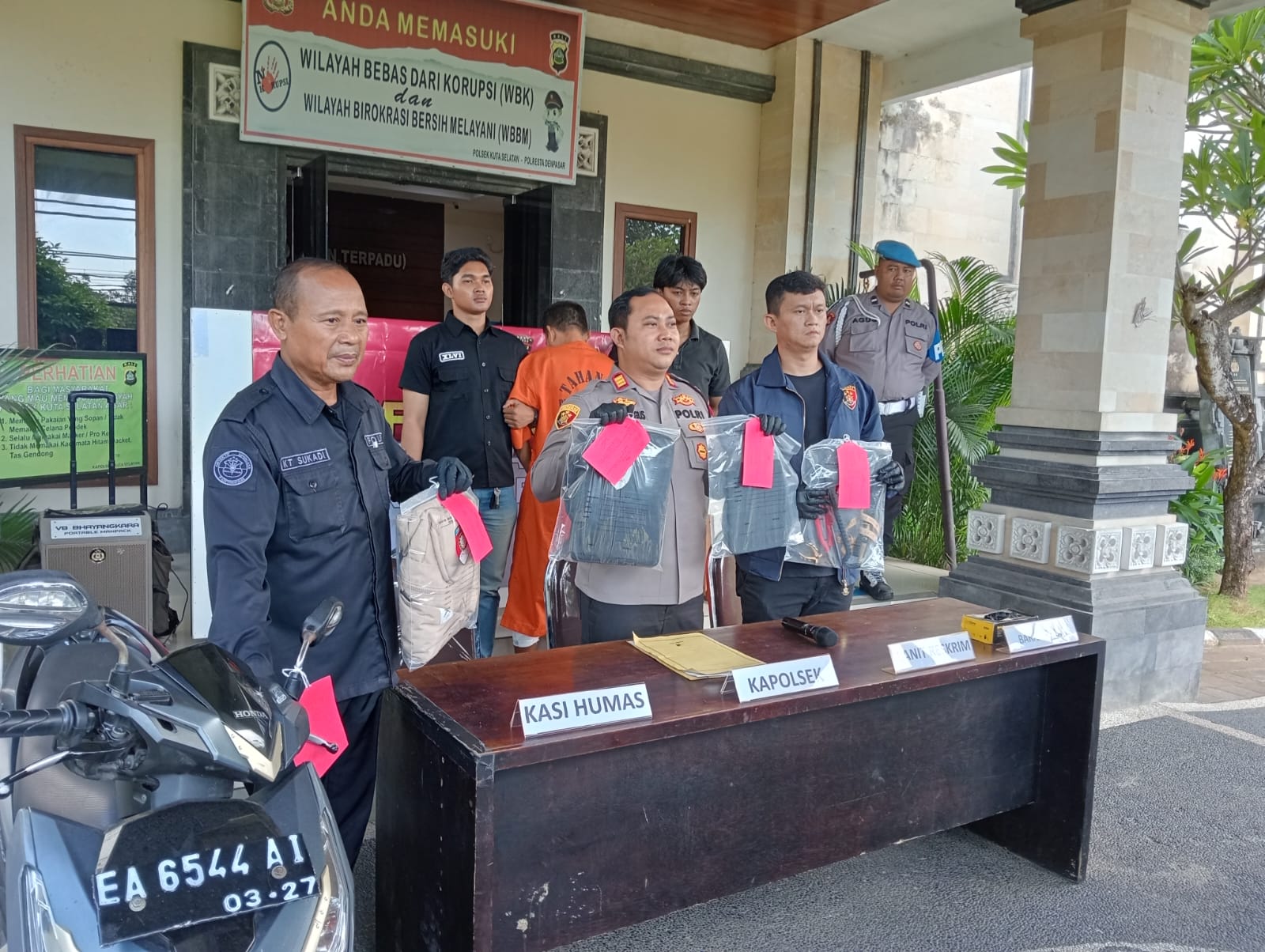 Dua Pelaku Spesialis Bobol Kosan Asal Sumbawa Diamankan Polsek Kuta Selatan.