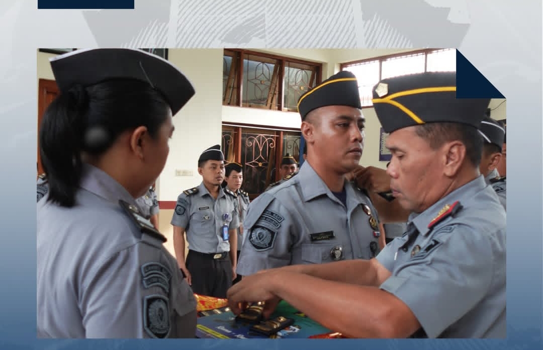 Empat Pegawai Rutan Negara Mendapat Kenaikan Pangkat.