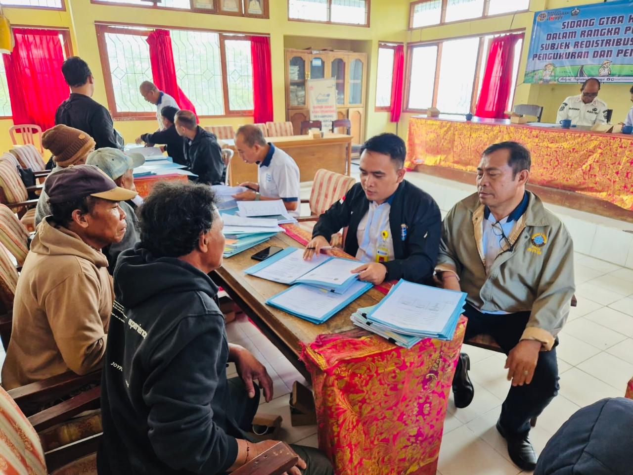 SIDANG PANITIA GUGUS TUGAS REFORMA AGRARIA DIGELAR DI KECAMATAN KINTAMANI, DIHADIRI KEPALA KANTOR PERTANAHAN KABUPATEN BANGLI.