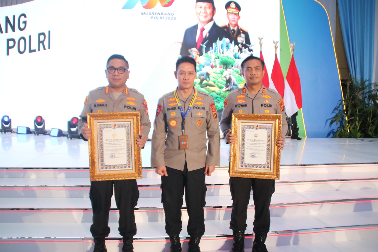 Polresta Denpasar Raih Penghargaan Pelayanan Prima dari KemenPAN-RB dalam Penilaian PEKPPP Mandiri 2024.