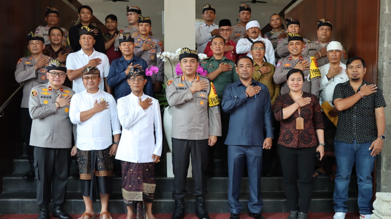 Perkuat Sinergitas Jaga Keamanan Wilayah, Kapolresta Denpasar Sambangi Tokoh Masyarakat Kuta.