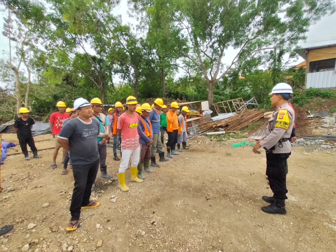 Polsek Kuta Selatan Laksanakan Pendataan Penduduk Non Permanen di Desa Pecatu.