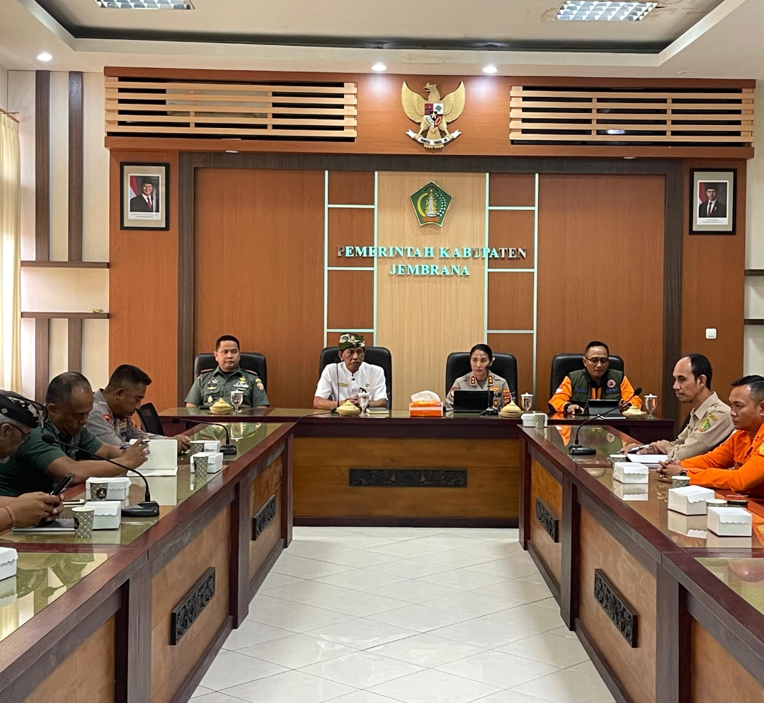 Kapolres Jembrana Hadiri Rapat Koordinasi Bahaya Iklim di Wilayah Pesisir, Tegaskan Pentingnya Sinergi Hadapi Bencana.