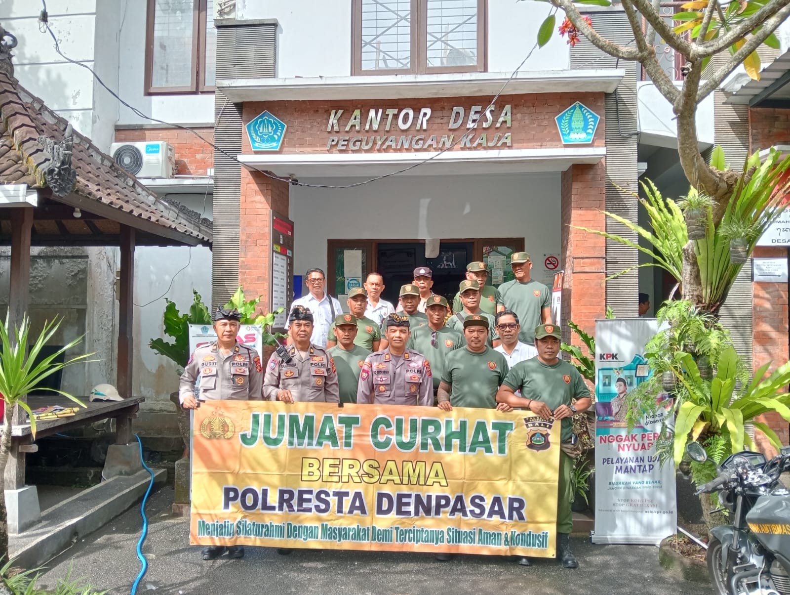 Polresta Denpasar Gelar “Jum’at Curhat” Bersama Linmas Desa Peguyangan Kaja.