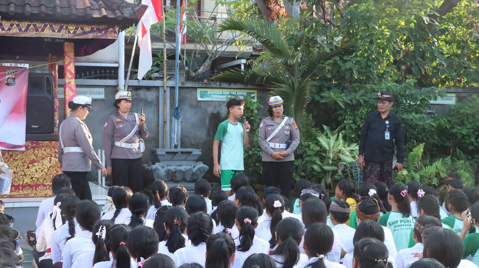 Polwan Polresta Denpasar Gelar Goes To School Di SMP PGRI 9 Denpasar.