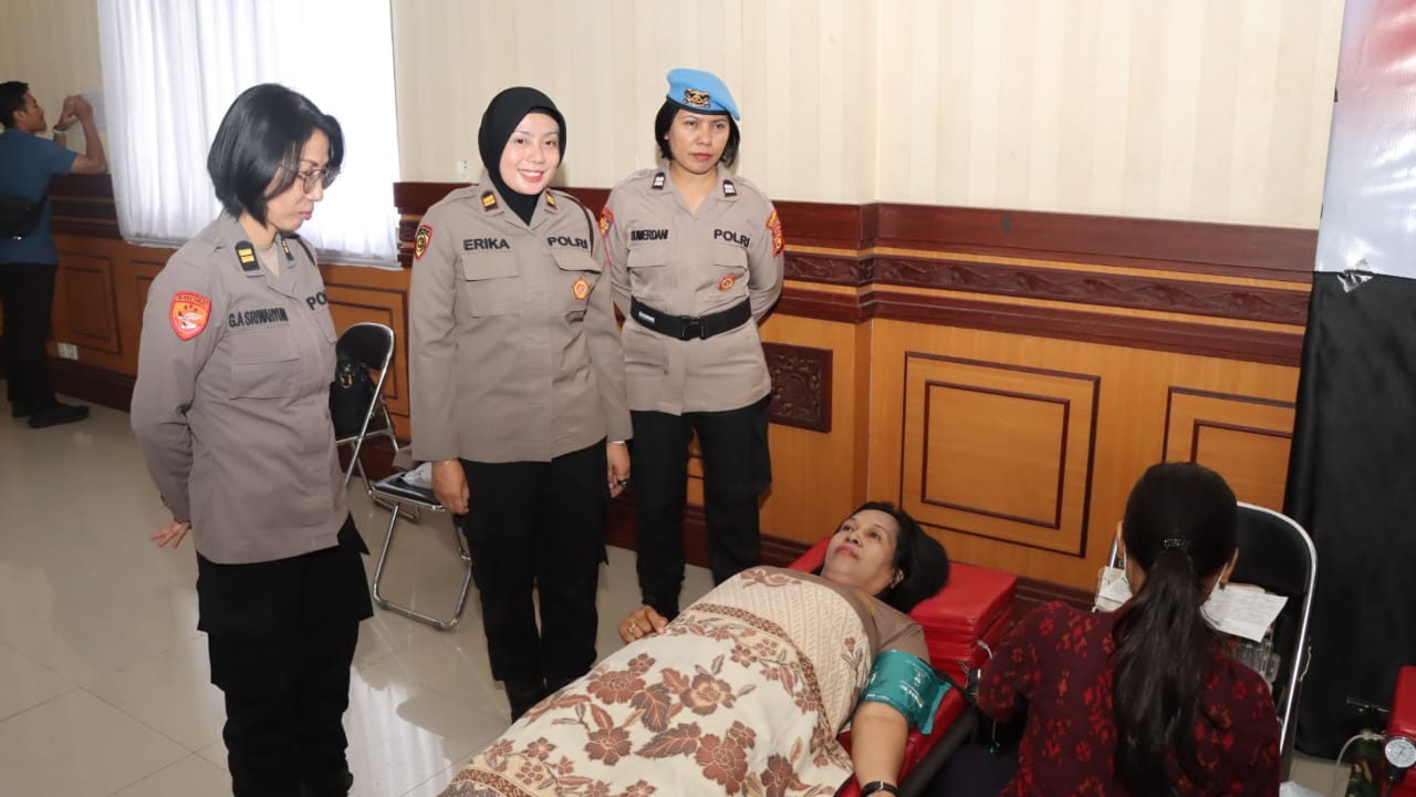 Polresta Denpasar Gelar Bakti Kesehatan Donor Darah Dalam Rangka Hari Jadi Polwan Ke-77.