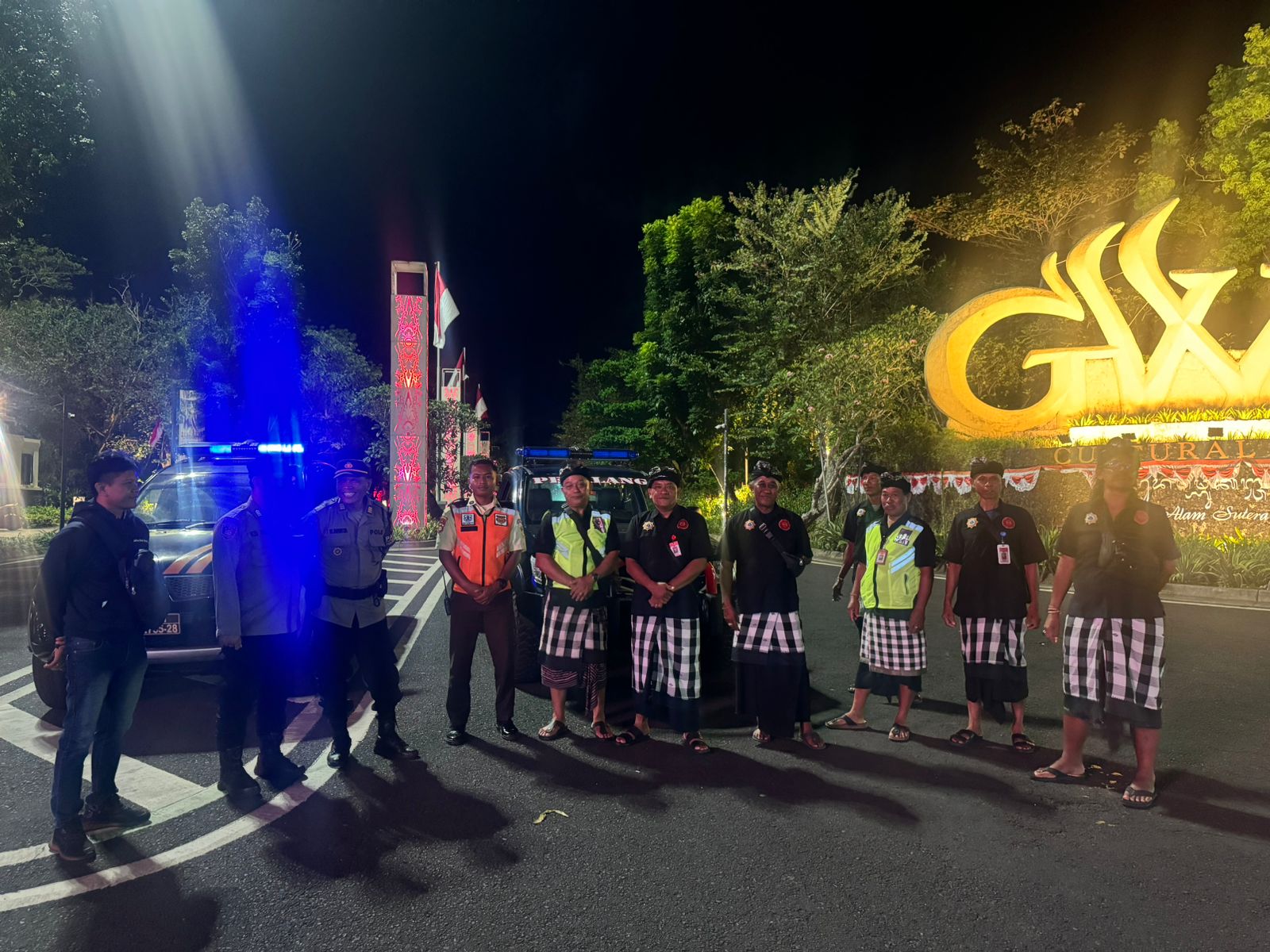 Pastikan Kondusifitas Wilayah, Polsek Kuta Selatan Gelar Patroli Gabungan Bersama Pasikian Pecalang Dan Linmas.