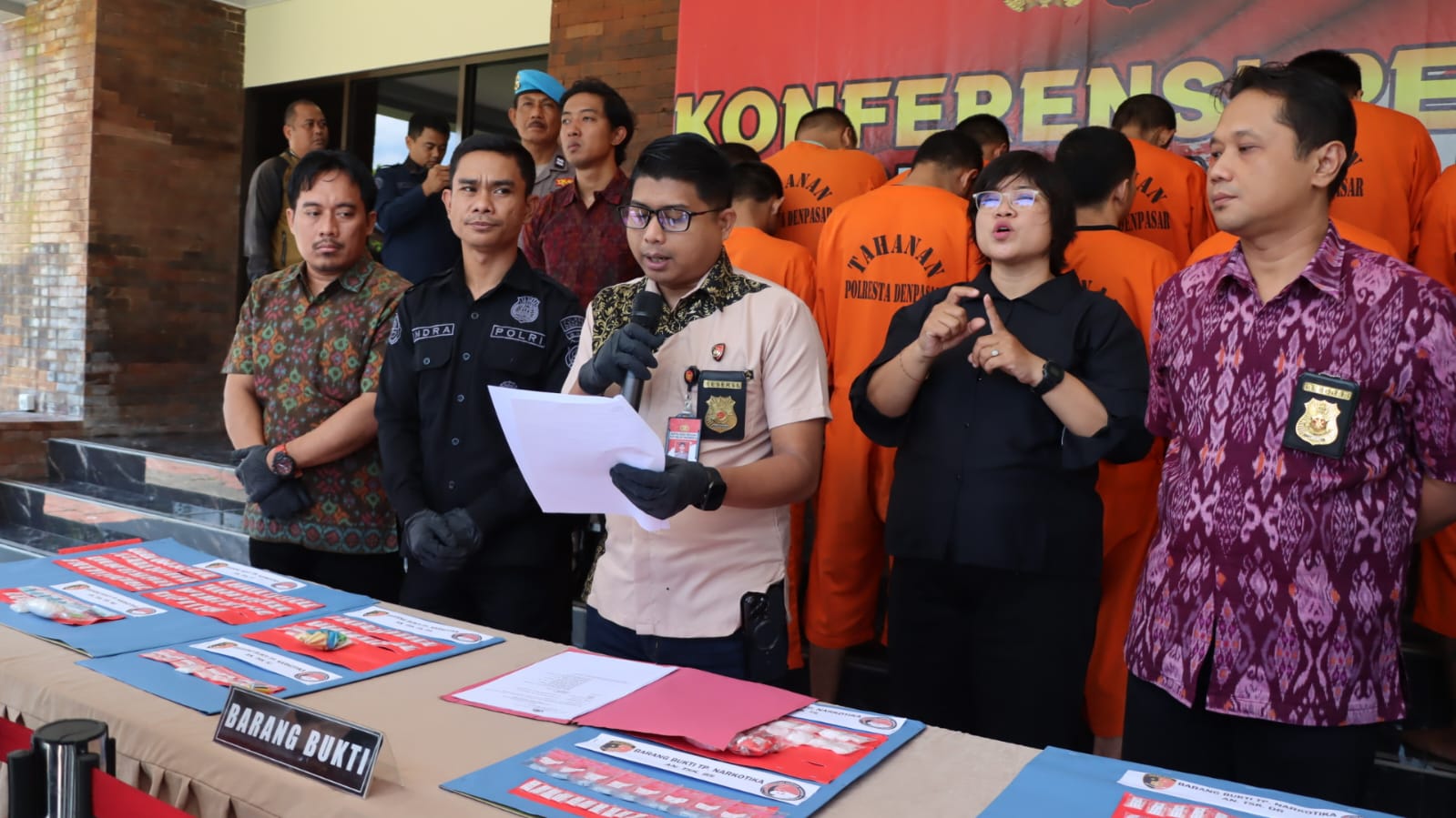 Sat Resnarkoba Polresta Denpasar Ungkap 23 Kasus Narkotika, Amankan 26 Tersangka dan Ribuan Butir Ekstasi.