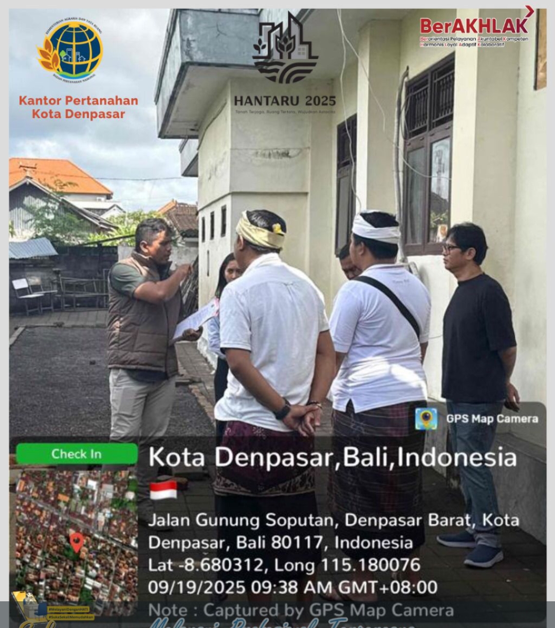 Petugas Kantor Pertanahan Kota Denpasar Melaksanakan Pengecekan Lapangan terkait Permohonan Penggantian Sertipikat Karena Hilang.