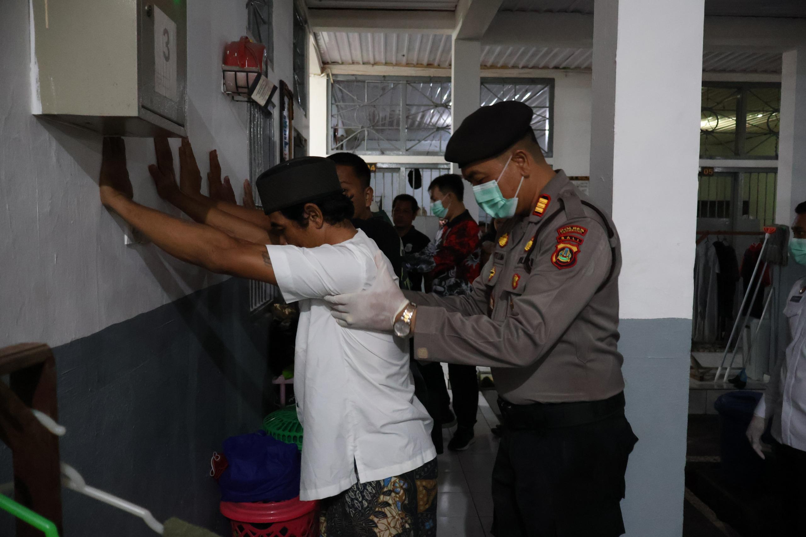RUTAN NEGARA  BERSAMA POLRES DAN KODIM JEMBRANA GELAR INSPEKSI MENDADAK PADA TENGAH MALAM.