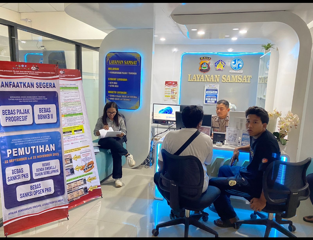 Tingkatkan Pelayanan, Melalui Polantas Menyapa Satlantas Polres Jembrana Hadir di Mall Pelayanan Publik Berikan Layanan Yang Ramah, Nyaman dan Transparan.