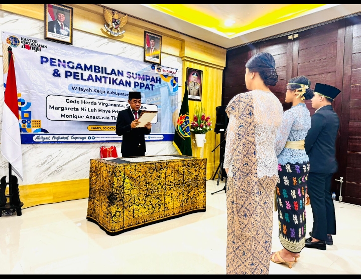 Tiga Orang Pejabat Pembuat Akta Tanah (PPAT) Dilantik Kepala Kantor Pertanahan Kabupaten Bangli dan Sekaligus Diambil Sumpah Jabatannya.