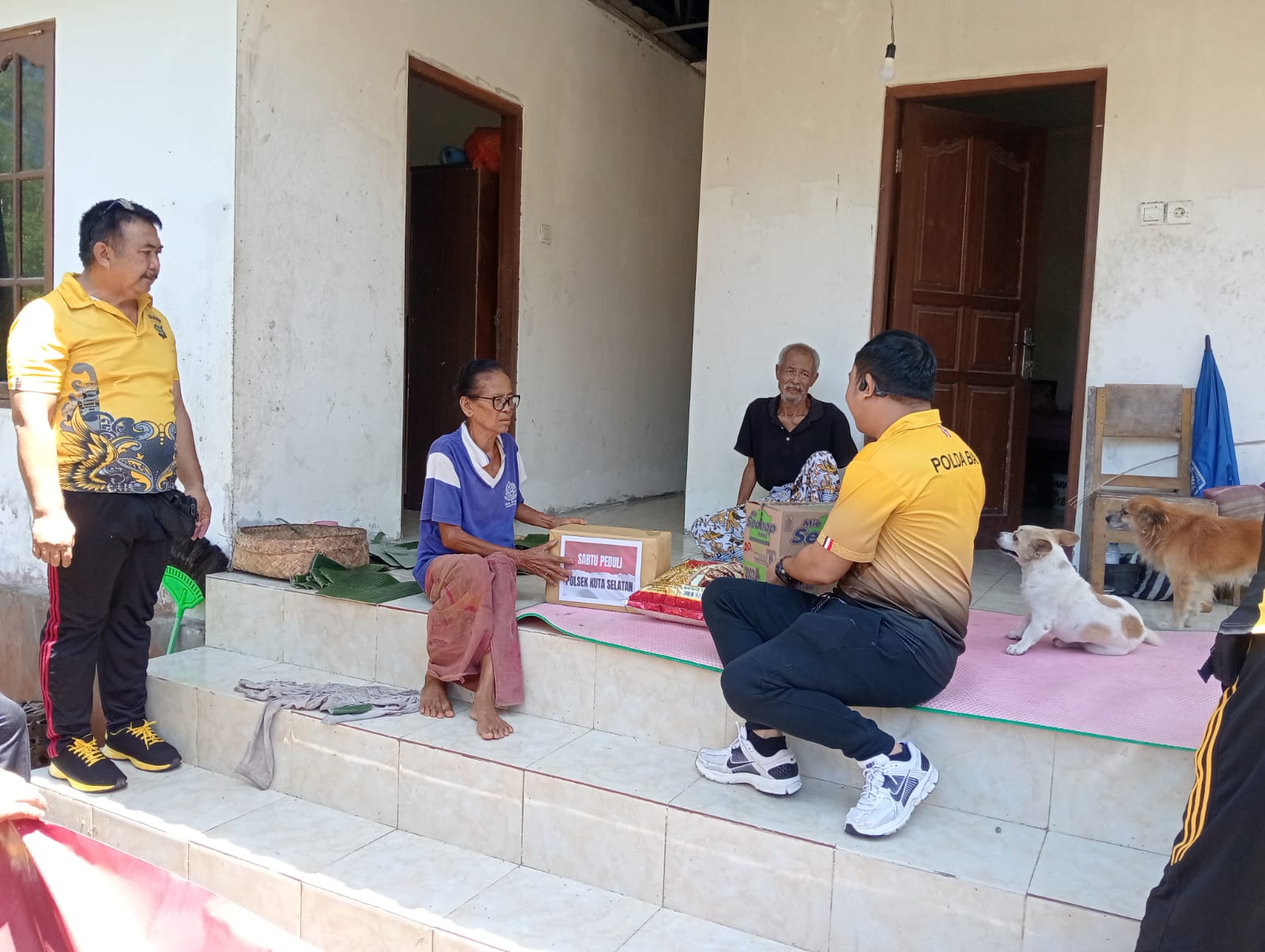 Polsek Kuta Selatan Gelar “Sabtu Peduli” Bantu Warga Kurang Mampu.
