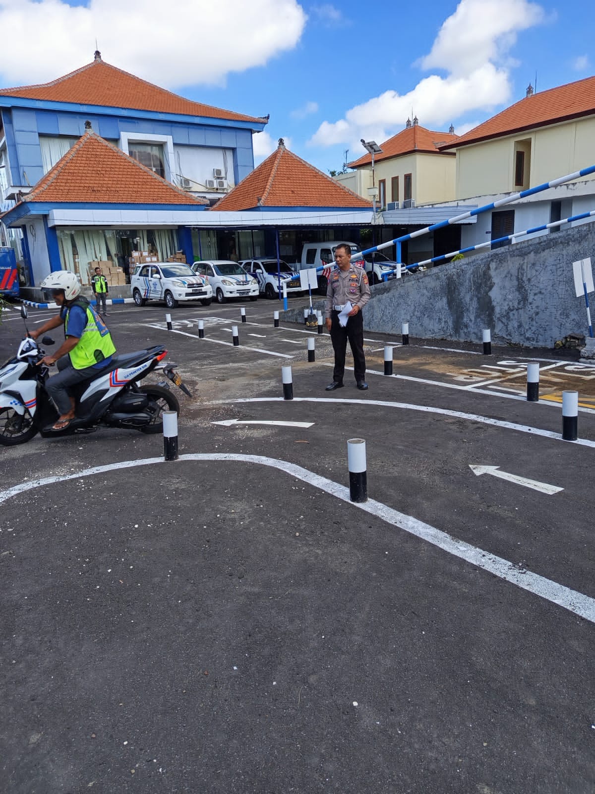 Satpas Polresta Denpasar Laksanakan Ujian Praktek SIM Secara Humanis dan Transparan.