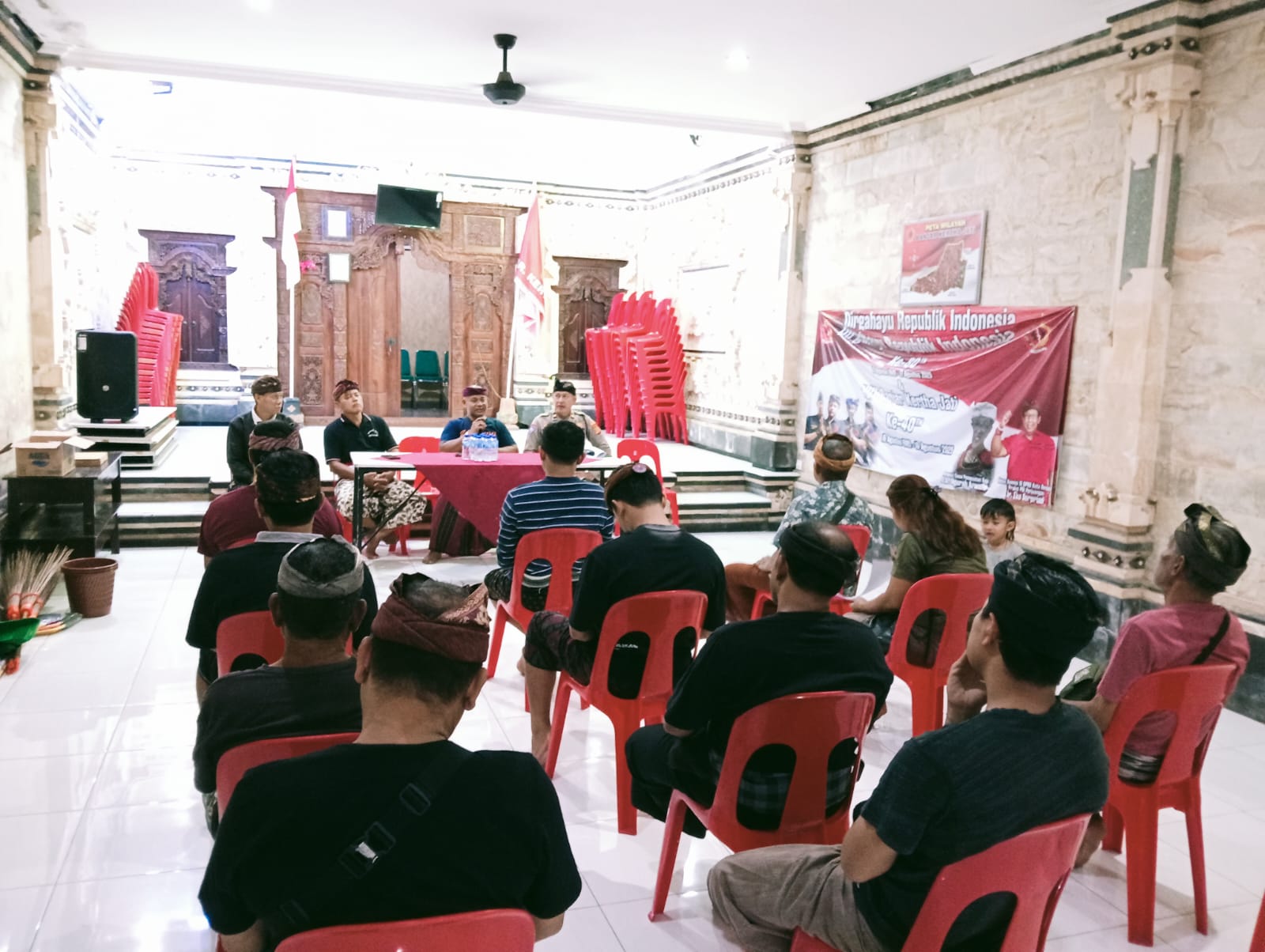 Sat Binmas Polresta Denpasar Gelar Sambang Kamtibmas di Banjar Kerta Jati, Ajak Warga Bijak Bermedsos.