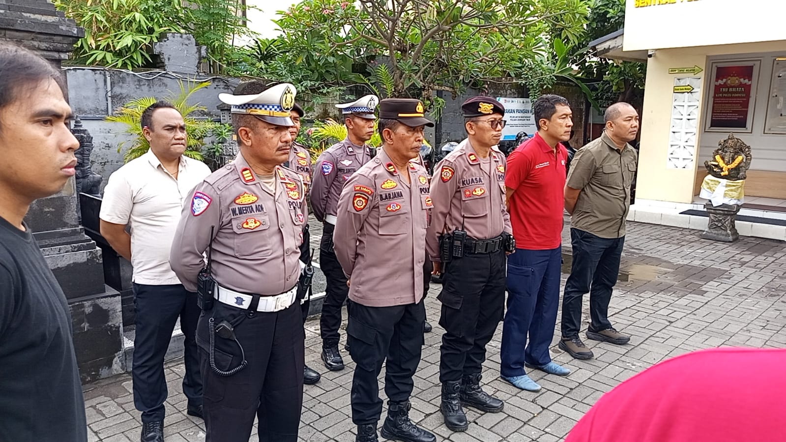 Jelang Hari Raya, Kapolsek Dentim Instruksikan Tingkatkan Kesiapsiagaan dan Gelar Patroli Pasar.