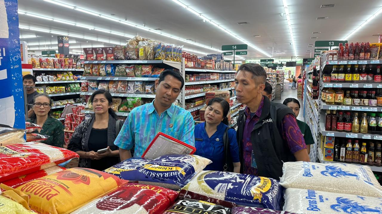 Pastikan Harga Beras Stabil, Satgas Pangan Polda Bali Sidak Harga Beras.