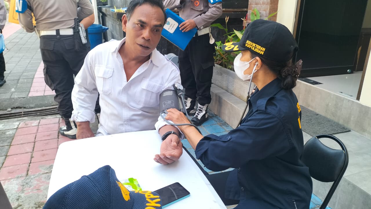 Sidokkes Polresta Denpasar Pelayanan Kesehatan Personel dalam Ops Zebra Agung 2025.