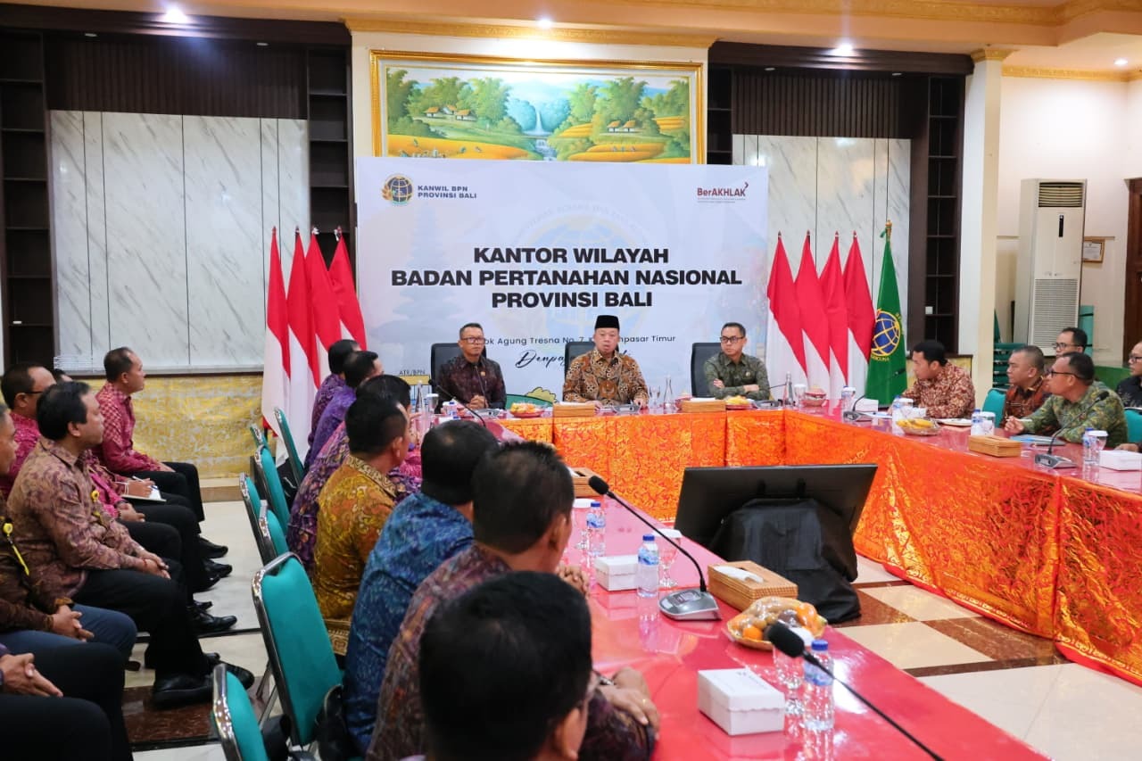 Kepala Kantor Pertanahan Kabupaten Tabanan Bersama Para Pejabat Pengawas  Mengikuti Kegiatan Pembinaan dan Pengarahan oleh  Menteri Agraria dan Tata Ruang/Kepala Badan Pertanahan Nasional (ATR/BPN) Bertempat di lingkungan Kantor Wilayah BPN Provinsi Bali.