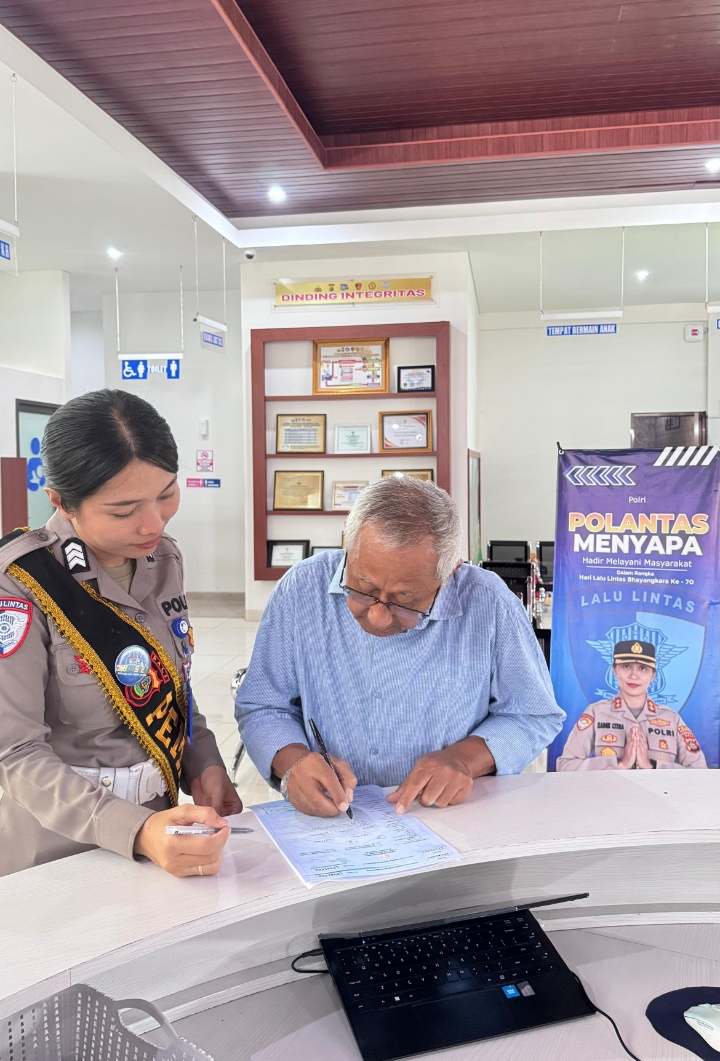 Melalui Polantas Menyapa,  Satuan Lalulintas Unit Regident Polres Jembrana Hadir di Tengah Masyarakat Berikan Pelayanan Yang Ramah, Humanis dan Transparan.