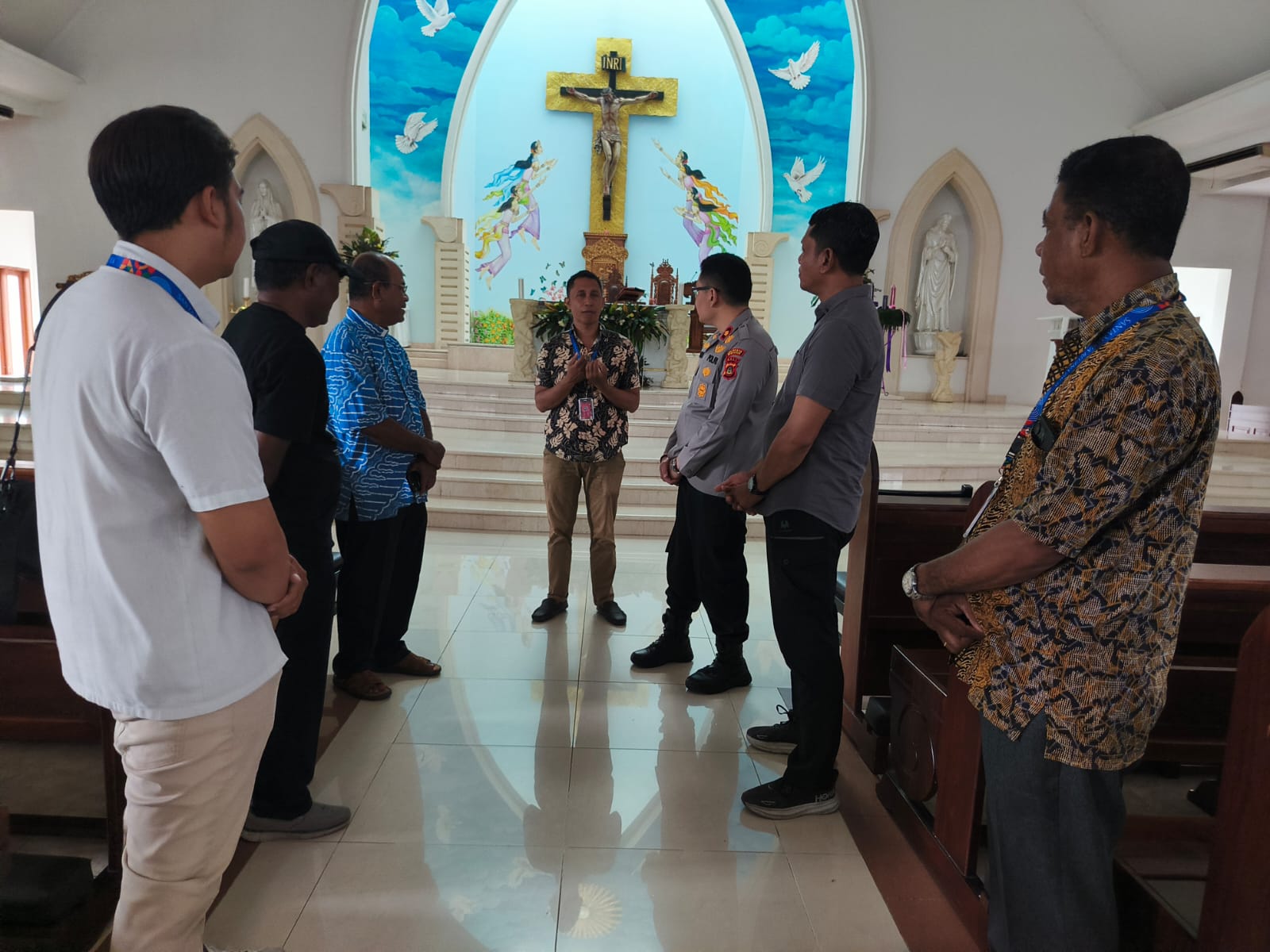 Sambang kamtibmas menjelang Natal & Tahun Baru, Kapolsek Kuta tinjau kesiapan pengamanan di Gereja Santo Fransiskus Xaverius .