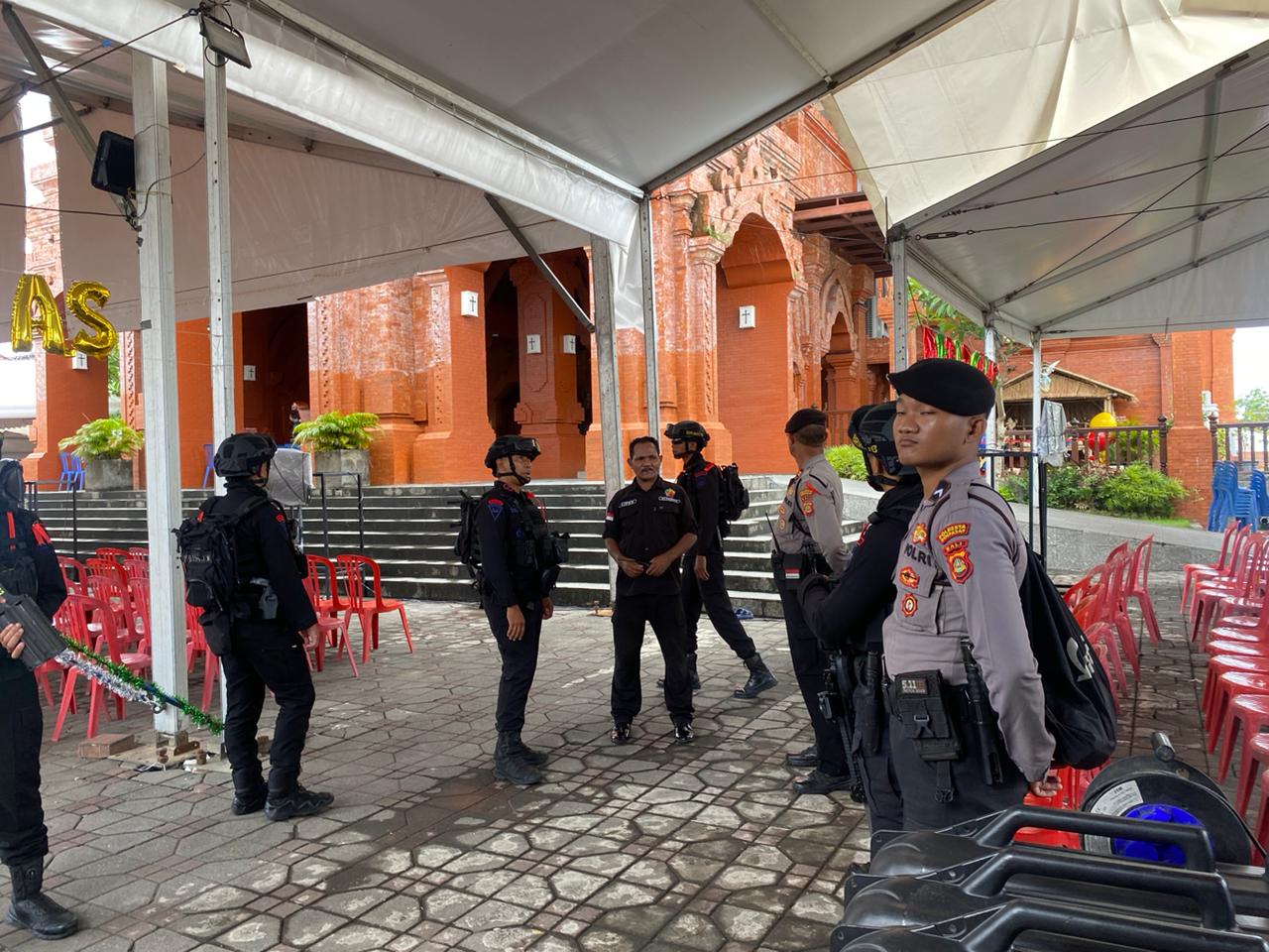 Ops Lilin Agung 2025, Satgas Preventif Polresta Denpasar Laksanakan Patroli Dialogis di Gereja Roh Kudus Katedral.