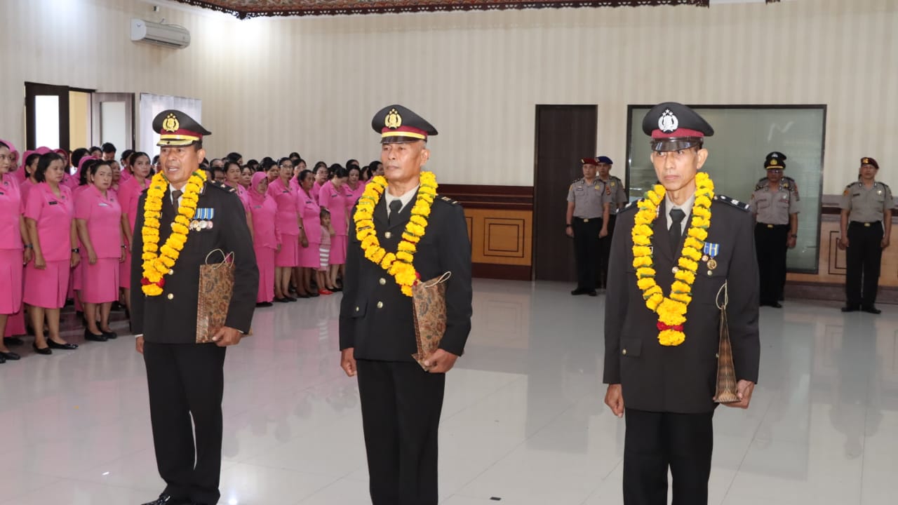 Polresta Denpasar Gelar Upacara Kenaikan Pangkat Periode 1 Januari 2026 Dirangkaikan Wisuda Purna Bhakti.