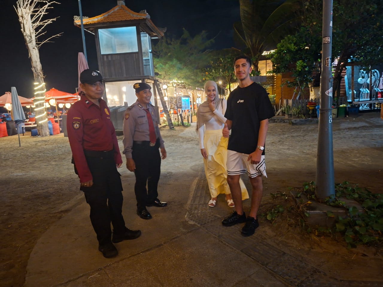 Tingkatkan Keamanan Patroli Dialogis Pam Wisata Polresta Denpasar di Pantai Seminyak, Kuta