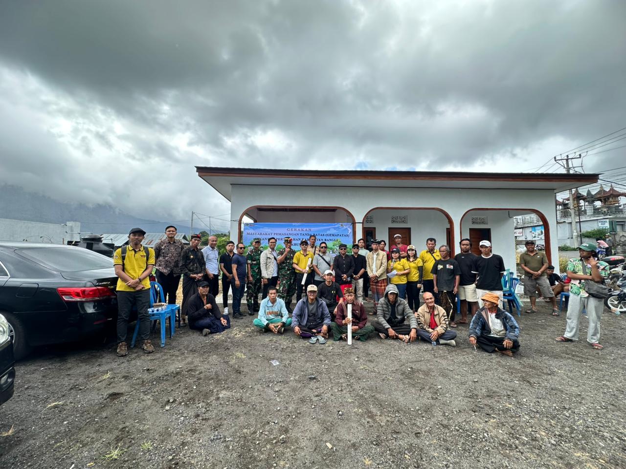 Kantor Pertanahan Kabupaten Bangli melaksanakan kegiatan Gerakan Masyarakat Pemasangan Tanda Batas (GEMAPATAS) di Desa Songan, Kecamatan Kintamani, Kabupaten Bangli.