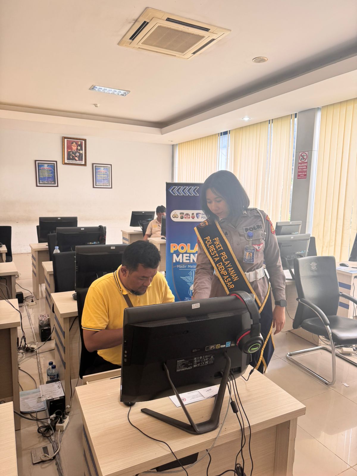 Pelayanan Humanis SIM Satpas Polresta Denpasar Bantu Pemohon Sim.