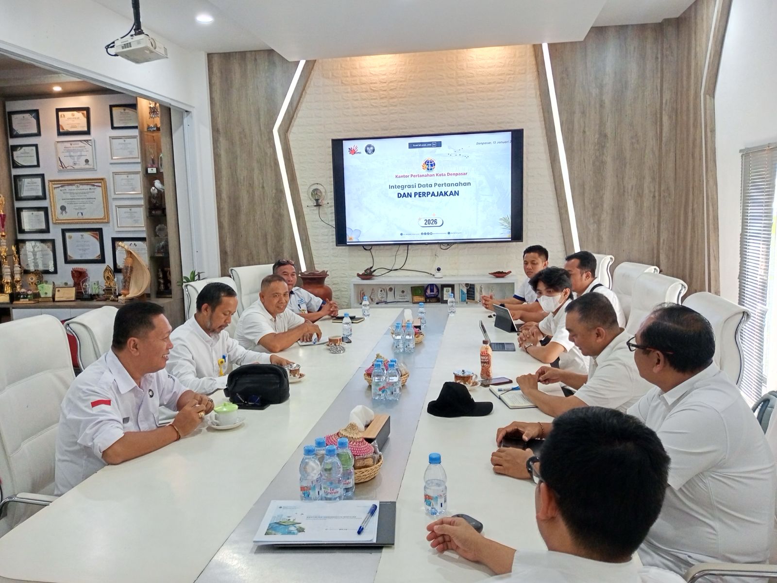 Kantor Pertanahan Kabupaten Tabanan melaksanakan kunjungan kerja ke Kantor Pertanahan Kota Denpasar Terkait Implementasi Integrasi Data Pertanahan dan Perpajakan Melalui Sistem Penghubung Layanan Pemerintah (SPLP).