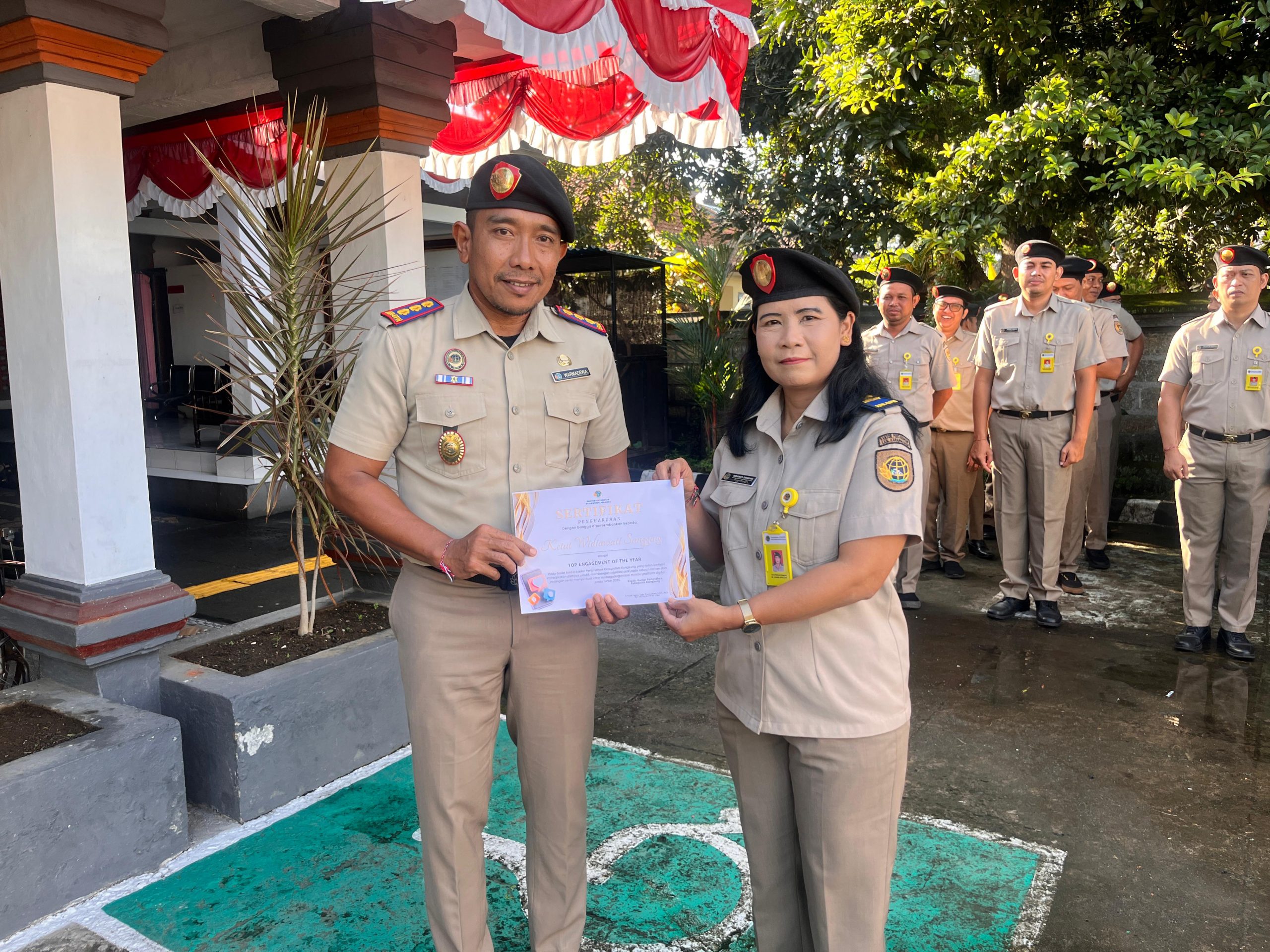 Kepala Kantor Pertanahan Kabupaten Klungkung Pimpin Apel Pagi Tekankan Disiplin,  dan Apresiasi Pegawai Berprestasi.