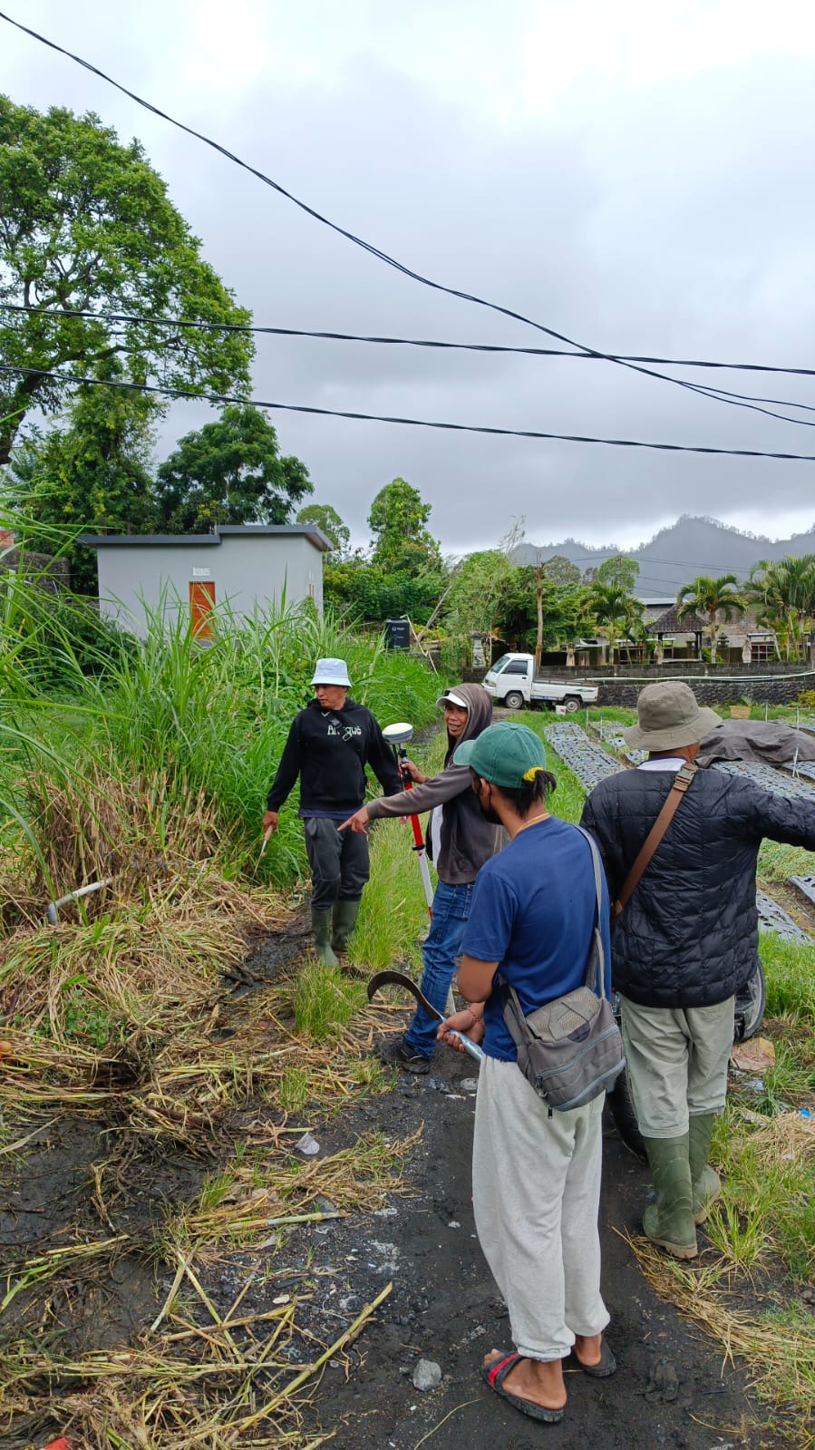 Kantor Pertanahan Kabupaten Bangli melaksanakan kegiatan pengukuran lapang di Desa Songan, Kecamatan Kintamani. Bangli.
