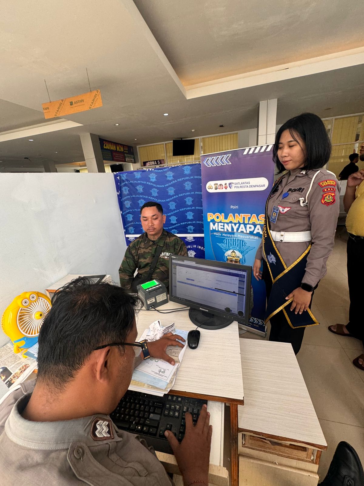 Satpas SIM Polresta Denpasar Maksimalkan Pelayanan Humanis kepada Pemohon SIM.