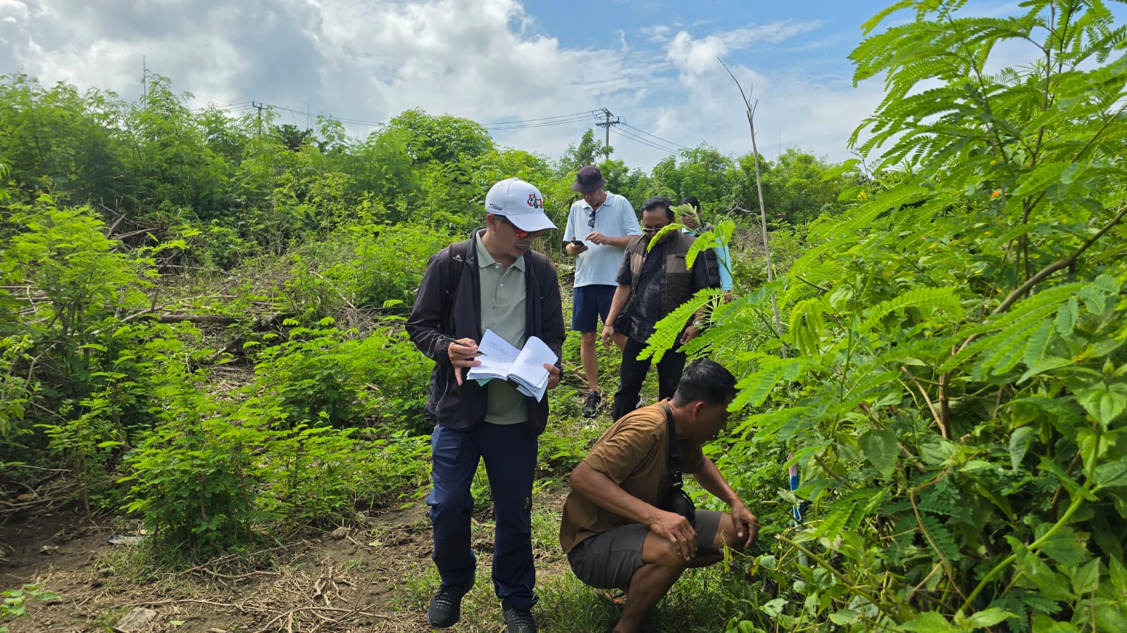 Panitia A Kantor Pertanahan Kabupaten Klungkung, Melaksanakan Pemeriksaan Tanah Terkait Permohonan Pemberian Hak Guna Bangunan (HGB) di Desa Lembongan.