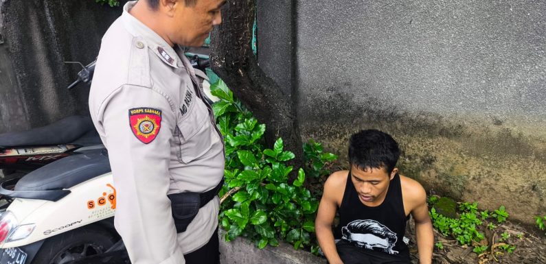 Tindaklanjuti Laporan 110, Polsek Densel Tangani Laka Lantas di Jalan Dukuh Sari Sesetan Denpasar.