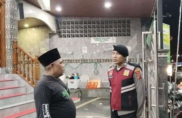 Patroli Sambang Sholat Subuh, Polresta Denpasar Pastikan Keamanan Jamaah di Bulan Suci Ramadhan.