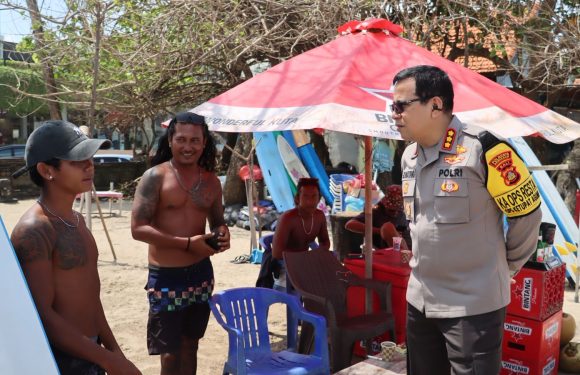 Pengamanan Kawasan Wisata Pantai Kuta Saat Libur Hari Raya, Wisatawan Merasa Aman dan Nyaman.