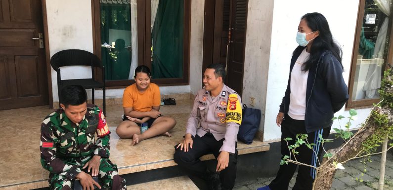 Bhabinkamtibmas Desa Sumerta Kelod Sambangi Anak Yatim, Berikan Motivasi dan Bantuan Sembako.