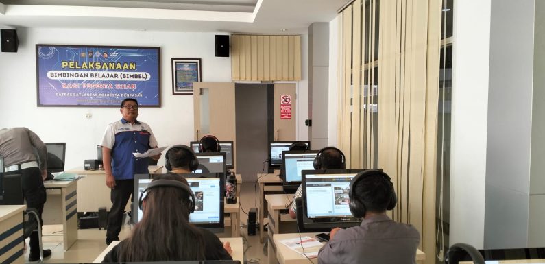 Pelayanan Prima Satpas SIM Polresta Denpasar di Zona 5 Ujian Teori, Pemohon Diberikan Imbauan Tertib Berlalu Lintas.