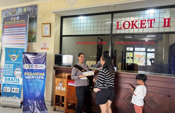 Pelayanan STNK pada UPT Samsat Tabanan, Petugas Satlantas Polres Tabanan Berikan Layanan Dengan Baik, Cepat dan Transparan.