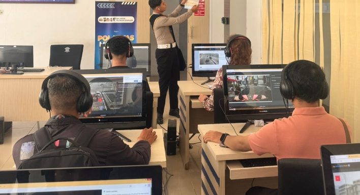 Pendampingan Humanis Satpas SIM Polresta Denpasar, Permudah Pemohon Hadapi Ujian Teori