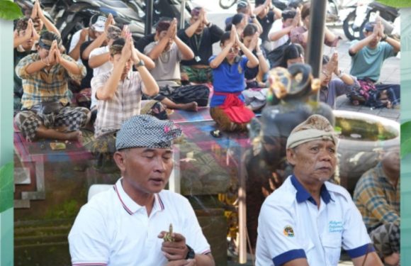 Krama Hindu Kantor Pertanahan Kota Denpasar menggelar Kegiatan Persiapan Piodalan di Pura Padmasari.
