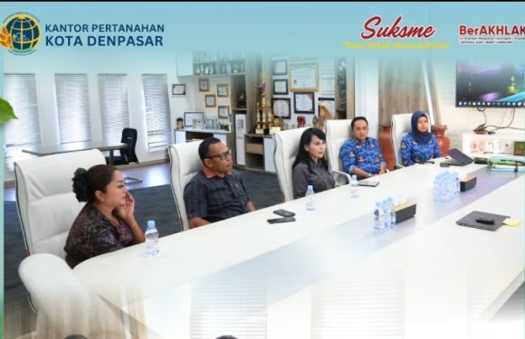 Staf Khusus Menteri ATR/BPN Bidang Reforma Agraria, Rezka Oktoberia, melakukan kunjungan kerja ke Kantor Pertanahan Kota Denpasar